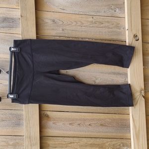 🏵️Lululemon cropped black yoga leggings